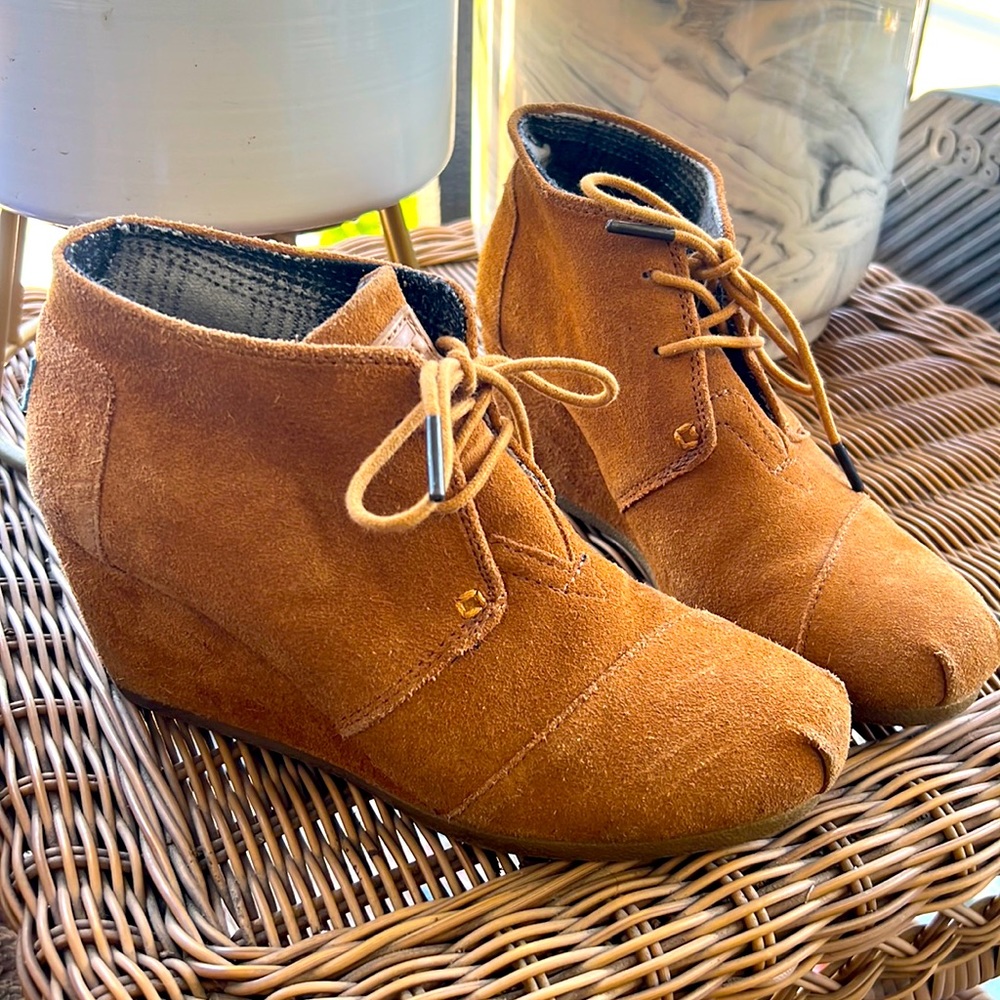 TOMS Cognac Desert wedges booties size 7